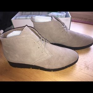 Taupe waterproof booties NWT Cougar Shoes ‘Snack’